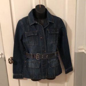 Zena jean jacket women’s size medium.  Very cute and inlike new condition.